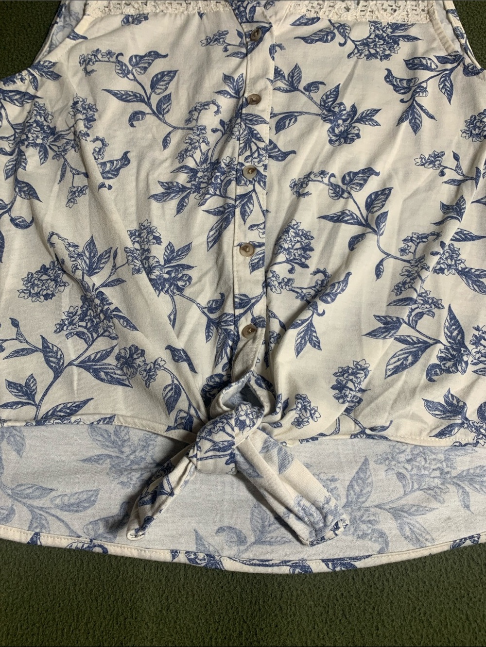 Eden & Olivia blue & cream floral button up shirt with tie and crochet detail. L - Picture 6 of 10